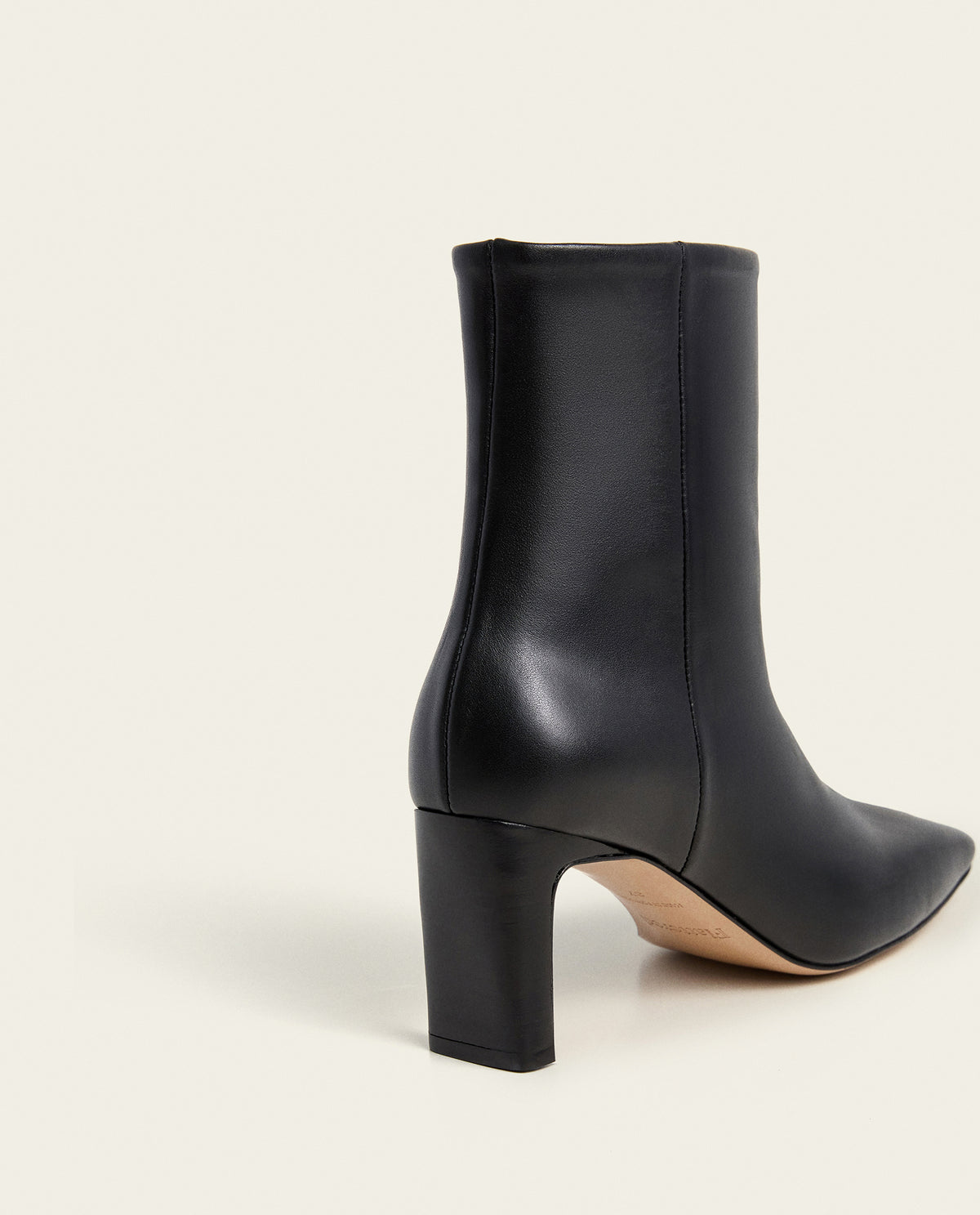 Moa Leather Black