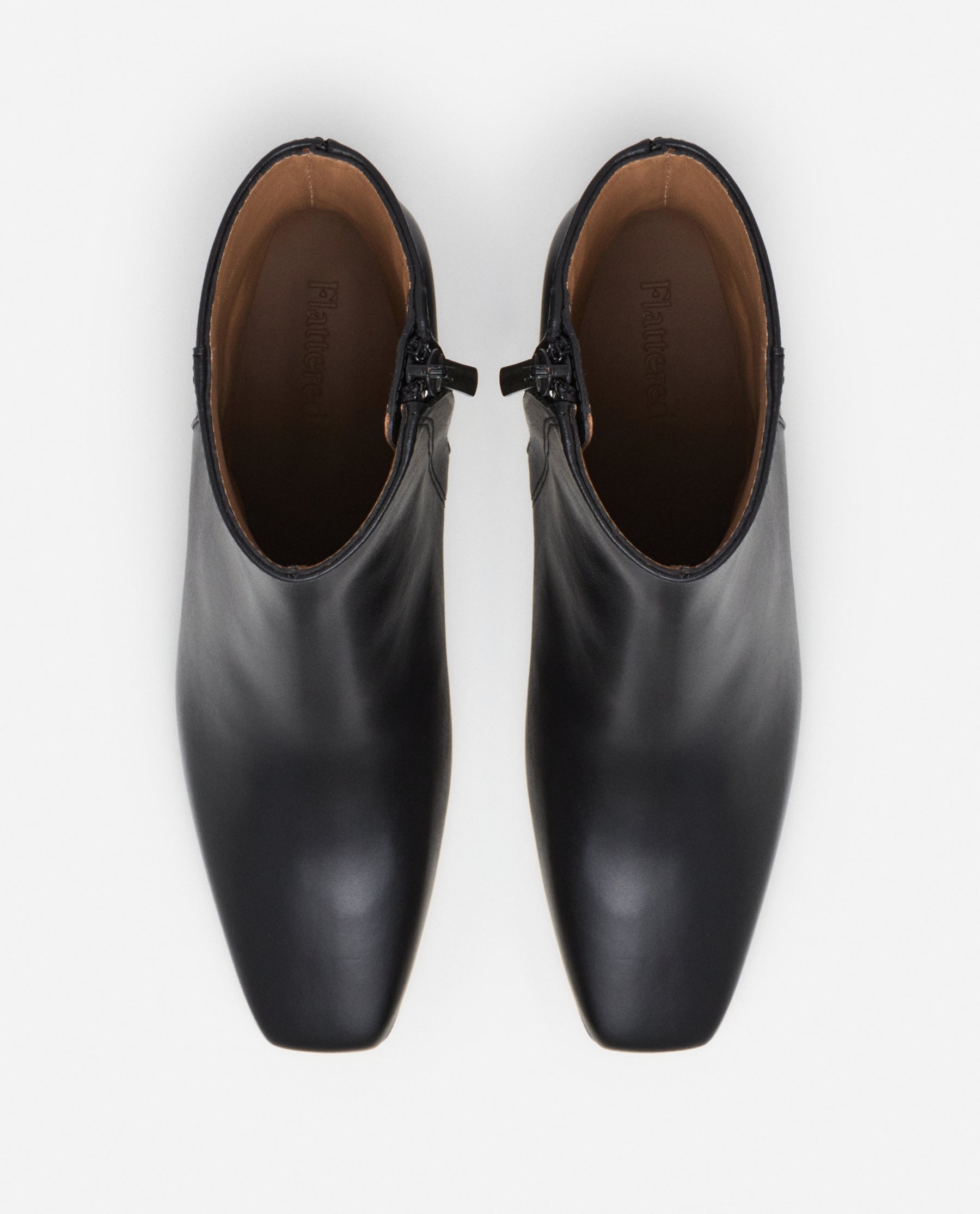 Cay Leather Black